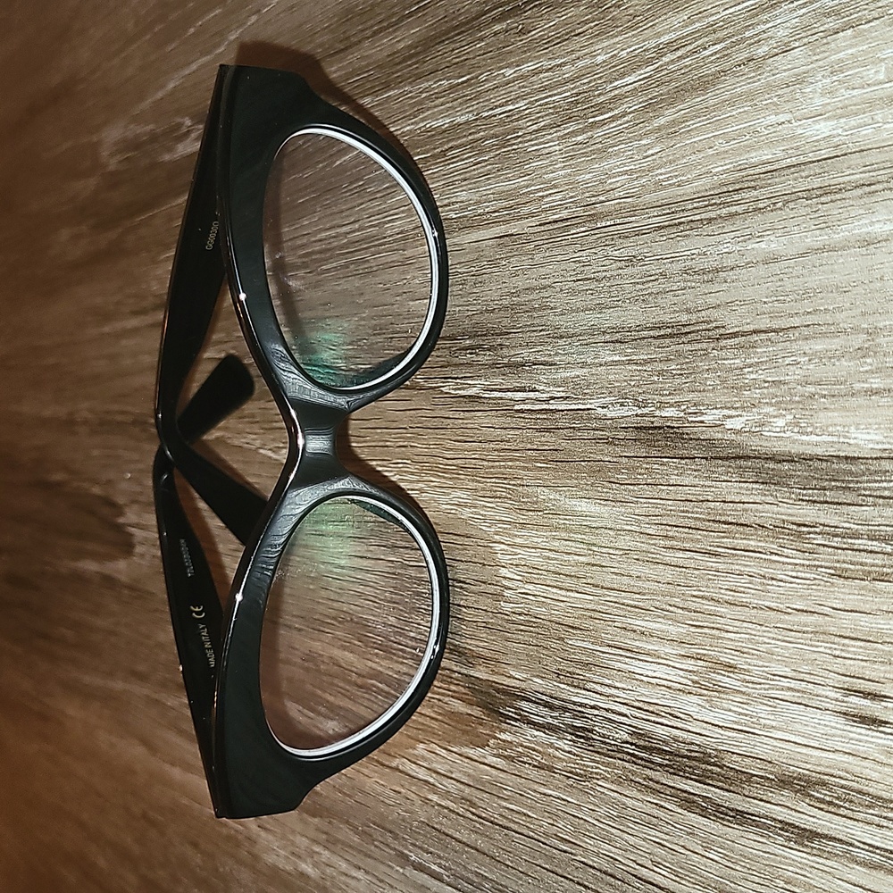 Gucci Glossy Black Cat-Eye Glasses - Picture 5 of 12